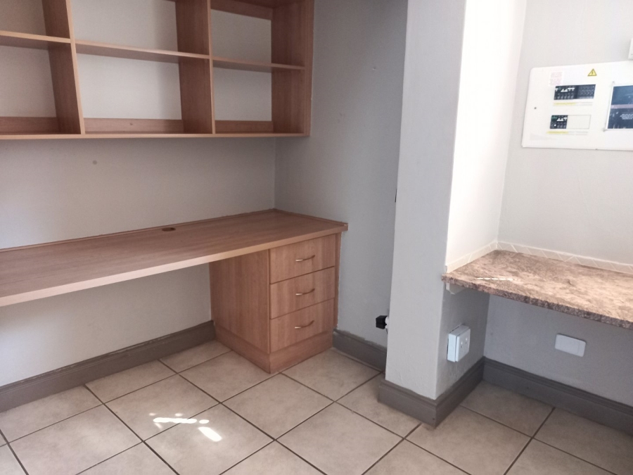 To Let 2 Bedroom Property for Rent in Dassie Rand North West